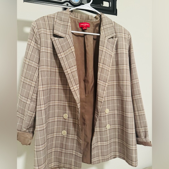 Chic Plaid Blazer in Beige - Picture 6 of 9